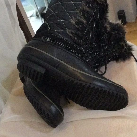 Women's Black Fur-Lined Winter Boots - Picture 5 of 9